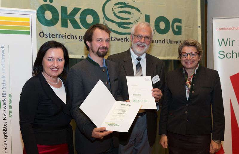 Am Foto von links: LSR Präsidentin Elisabeth Meixner,  Prof. Jürgen Mack MSc (Biologieprofessor an der HLA), UBZ Prof. Mag. Uwe Kozina, LSI HR Gerda Lichtberger