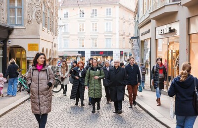 Spazieren am Sonntag: Viele haben sonntags nicht frei. Dennoch ist der arbeitsfreie Sonntag eine große Errungenschaft.